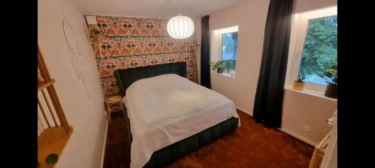 Nyrenoverad Stor Villa 15 Mintuer Fran Goeteborg Centrum Schweden